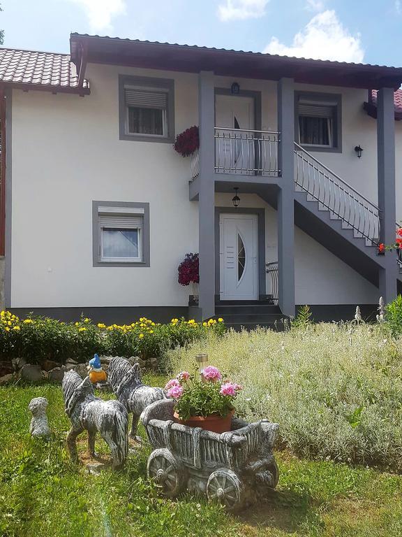 Guesthouse Samolov Vrhovine Exteriér fotografie