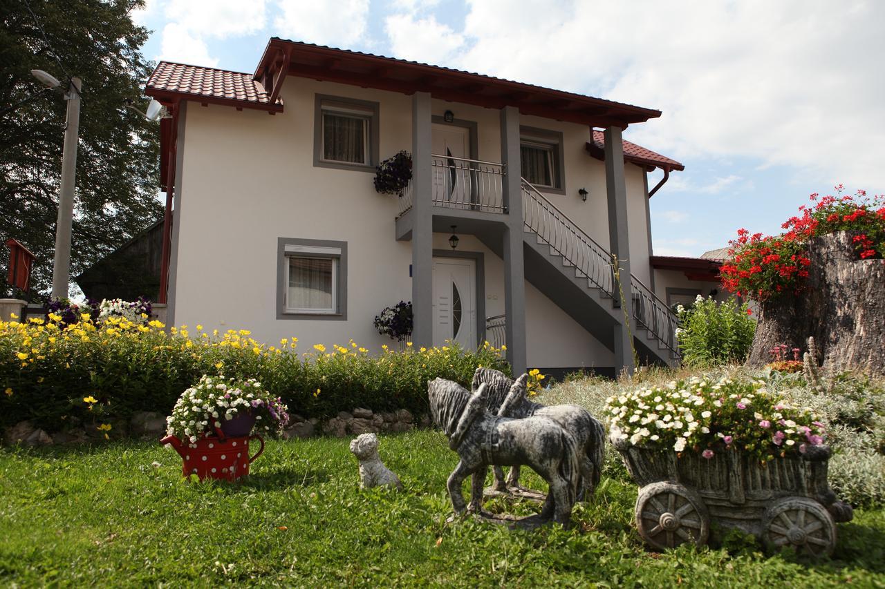 Guesthouse Samolov Vrhovine Exteriér fotografie