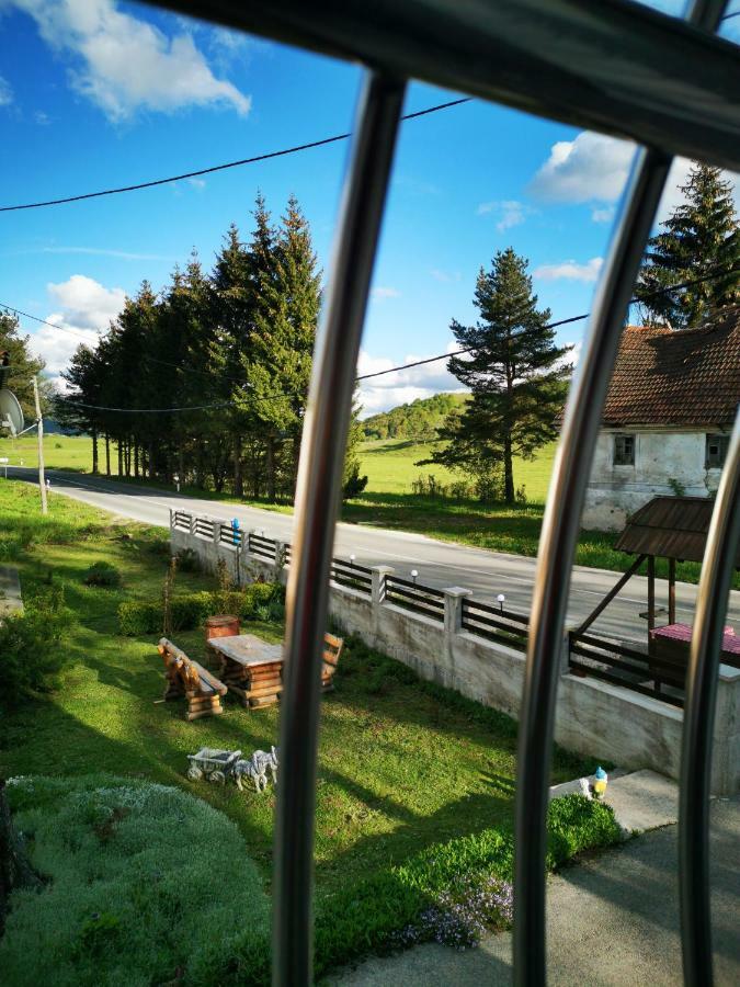 Guesthouse Samolov Vrhovine Exteriér fotografie
