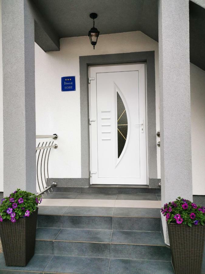 Guesthouse Samolov Vrhovine Exteriér fotografie