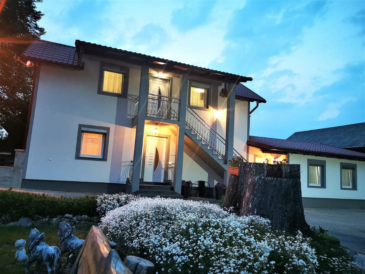 Guesthouse Samolov Vrhovine Exteriér fotografie